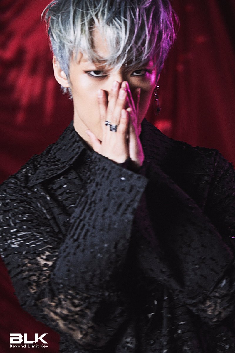 BLK_OFFICIAL_'s tweet photo. [Photo Teaser] BLK(비엘케이) I
BLK 1st Mini Album [INTO BLK PART1. I]
Release Date: 2017. 11. 28 PM12:00

#BLK #비엘케이 #HERO #TEASER #1ST #MINI_ALBUM
#D_A #TAEBIN #SORIM #ILKYUNG #I #INNO
#BYKING_ENT https://t.co/Iy709myL9R