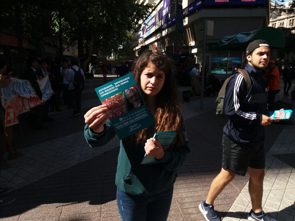 JaviHausdorf's tweet photo. La @ConesChile tiene clara la película: La Derecha o tus Derechos #CONESContraPiñera https://t.co/jZRSA6Tvam