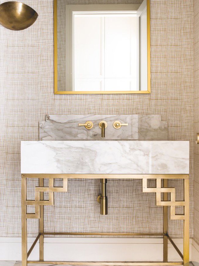 GRECIAN | I love the simplicity of these colours together, to offer a richness to interior design
📷  thriftydecor.net
#eventplanner #home #decor #interior #greek #gold #richness #interiorgoals #passion #glamour