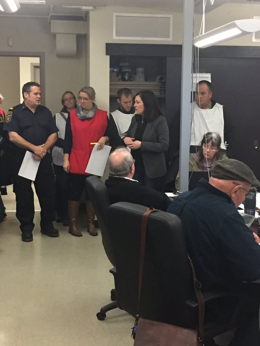 Cryaneddie's tweet photo. #NoFlood unfolding in #TrentHills - MECG in full swing in #EOC with info flying in from #SimCell - All working together for #EmergencyPreparedness in @North_County - @OPP_News @North_lndMedics @TrentHillsFD @OCEAPSAR1 #Health#SocialServices - Let's go chk out the Evac Centre https://t.co/IyQehNHeNA
