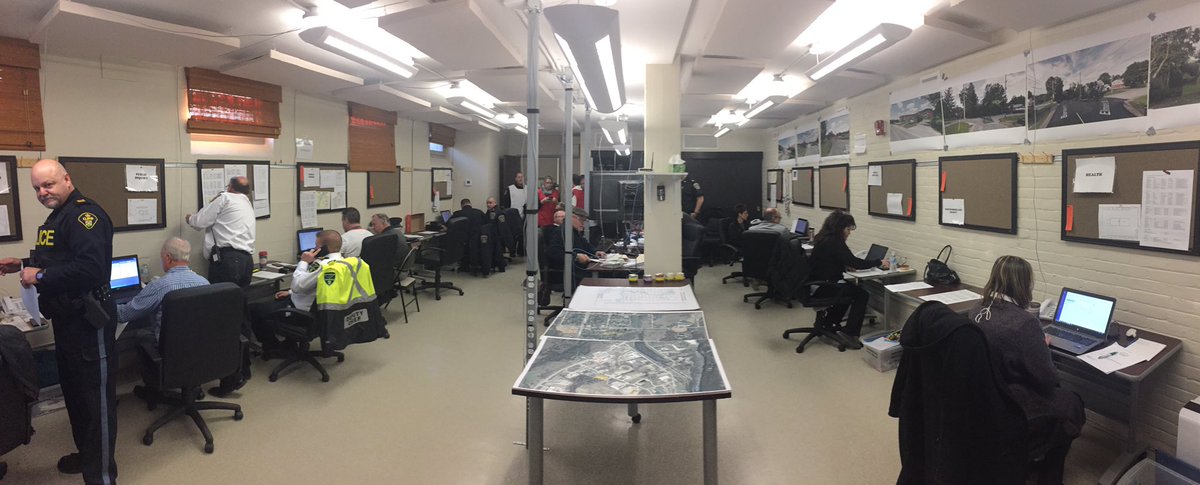 Cryaneddie's tweet photo. #NoFlood unfolding in #TrentHills - MECG in full swing in #EOC with info flying in from #SimCell - All working together for #EmergencyPreparedness in @North_County - @OPP_News @North_lndMedics @TrentHillsFD @OCEAPSAR1 #Health#SocialServices - Let's go chk out the Evac Centre https://t.co/IyQehNHeNA
