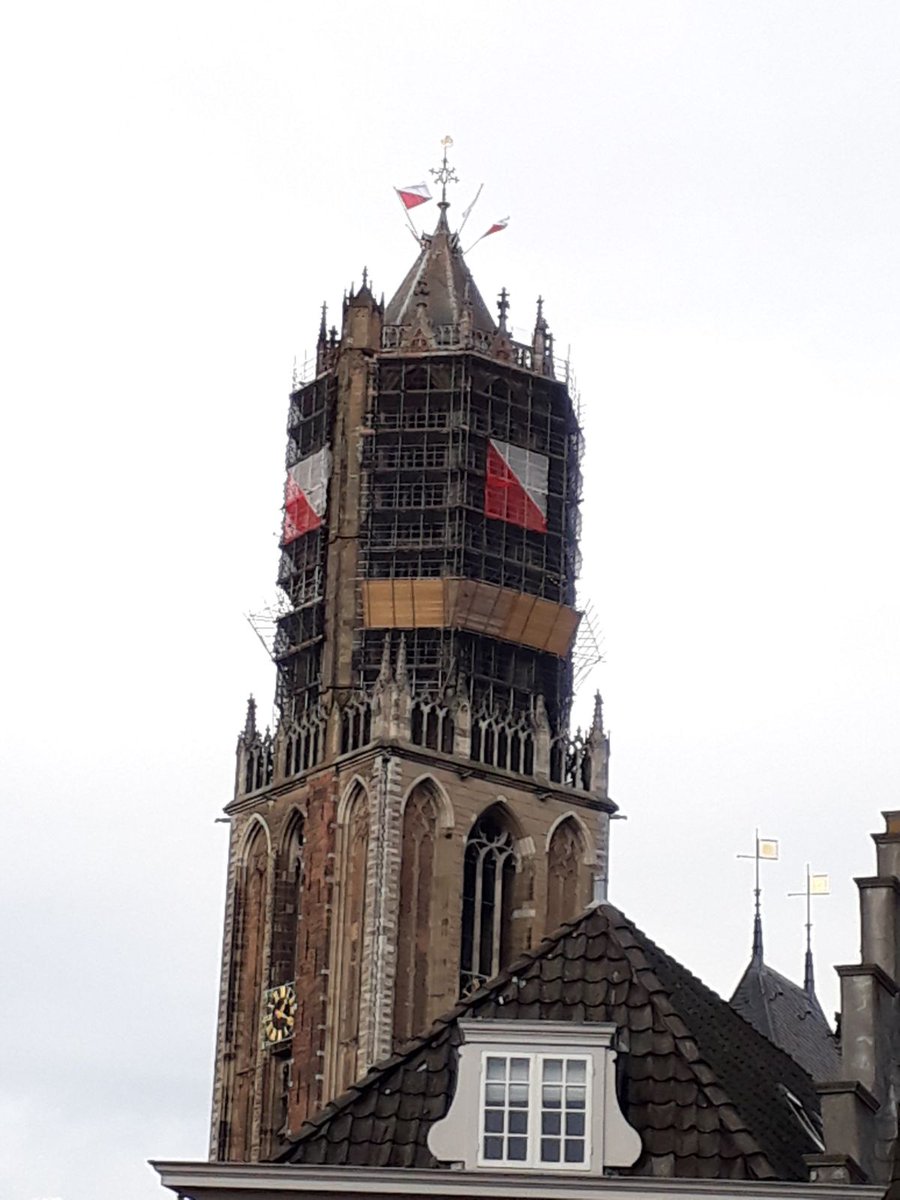 BeUpToDate030's tweet photo. Aan vier zijden van de Domtoren is de stadsvlag aangebracht. Dit is al van ver te zien #Domtoren #torensutrecht #Utrecht https://t.co/U2Plet9UTg (via @TorensUtrecht)
