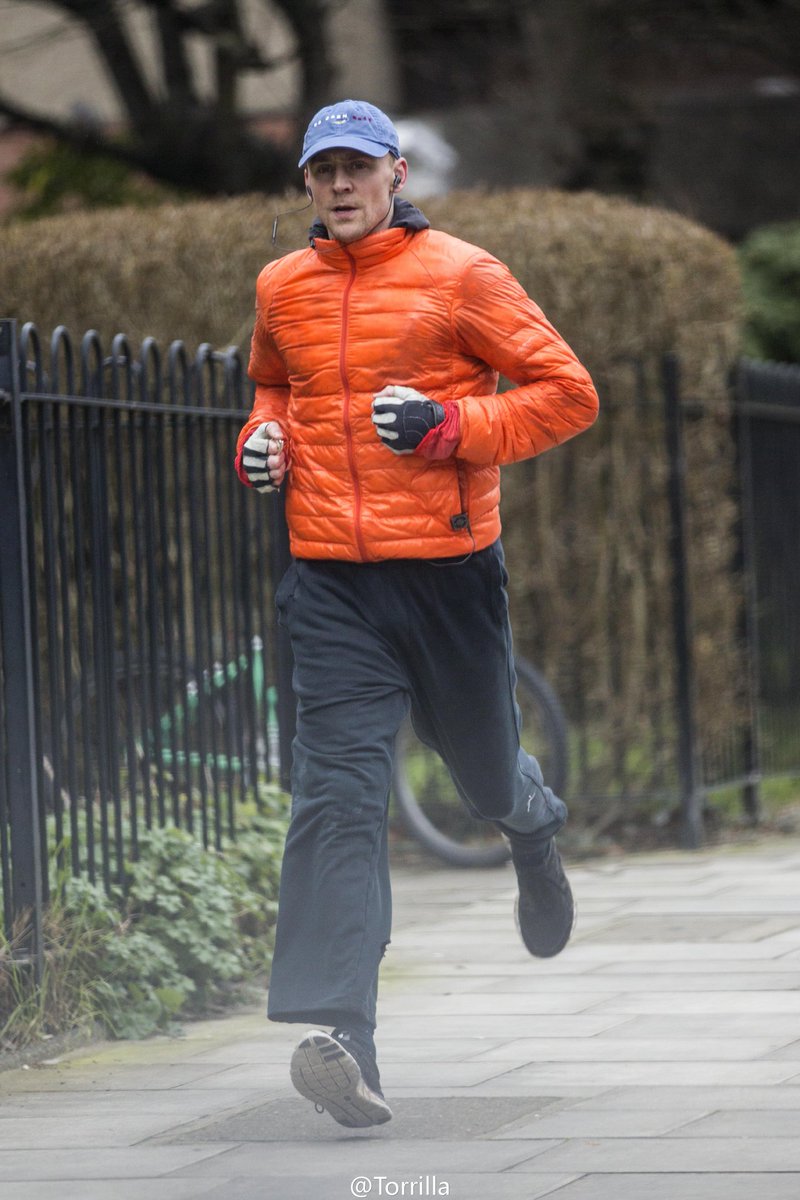 TomTheNextLevel's tweet photo. #RunningFriday #TomHiddleston https://t.co/qQwBQZigIy