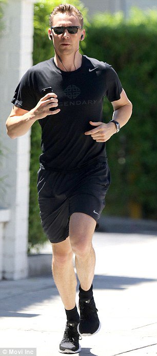 TomTheNextLevel's tweet photo. #RunningFriday #TomHiddleston https://t.co/qQwBQZigIy