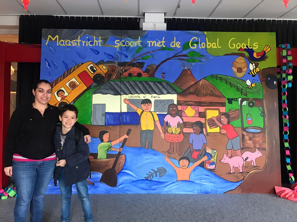 VanRijn_pb's tweet photo. Tania Gutierrez with one of her traducers #localsolidaritydays @uitMaastricht  @Platforma4Dev @StedenbandenNic https://t.co/PwzKJey9wE