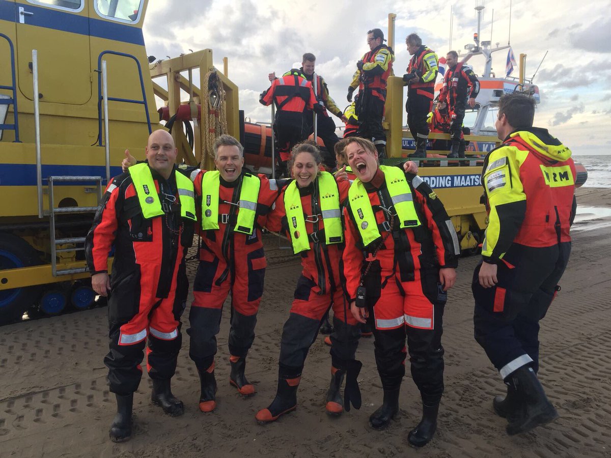jhaverlach's tweet photo. @KNRM @Bespeakers #cos. Lekker de zee in voor donaties https://t.co/qQ6vCI65RX