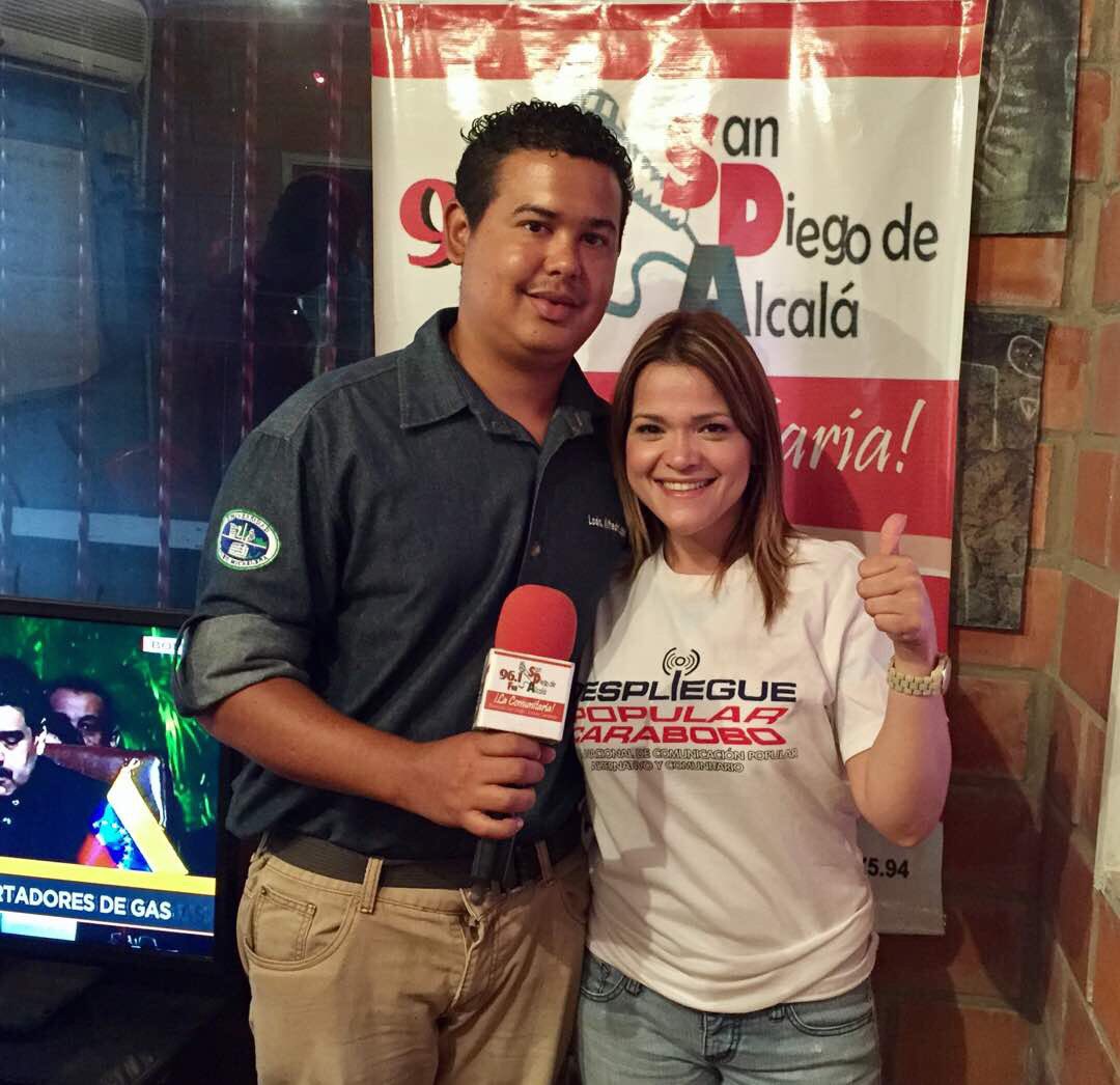 DhelizAlvarez's tweet photo. Desde bien temprano trabajando y llevando nuestro mensaje de cambio y transformación que tenemos para #SanDiego.-
-
Gracias al maravilloso equipo por este programa especial por Alcalá 96.1🎤🎧.-
-
Juntos convirtamos a #SanDiego en una ciudad Moderna🌇 Segura🚔 y Viva💜🙅🏻‍♀️. https://t.co/7stZrVm00U