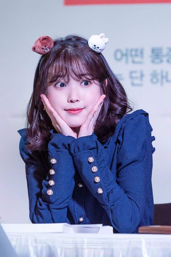 lily199iu_mix's tweet photo. สุดยอดสไตลิสของวงการเคพั๊พ ขอยกให้สไตลิสไอยู  งานดี งานละเอียดมาก แต่เหมือนไม่เเต่ง หน้าสดกับหน้าจริง เนรมิตให้ไม่ต่างกันมาก เหมือนทาแค่ลิป แล้วออกงานได้ เส้นอายไลเนอร์ บางกว่าขนรักแร้เต่าไปอี๊กกก! #IU #ไอยู 

Cr. @ศรีแขแม่ให้รักษาพรมจรรย์ https://t.co/iCfbSAIX7v