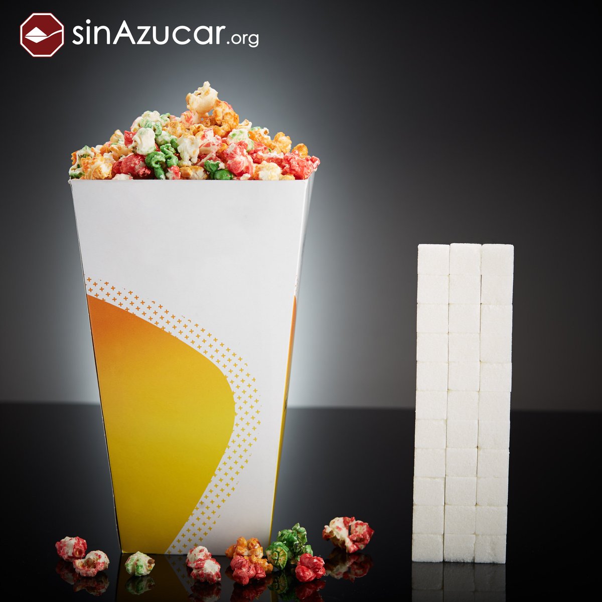 Ayer os lo adelantábamos: 
Un envase mediano de palomitas de maíz dulces (250g) contienen 132g de azúcar, equivalente a 33 terrones.