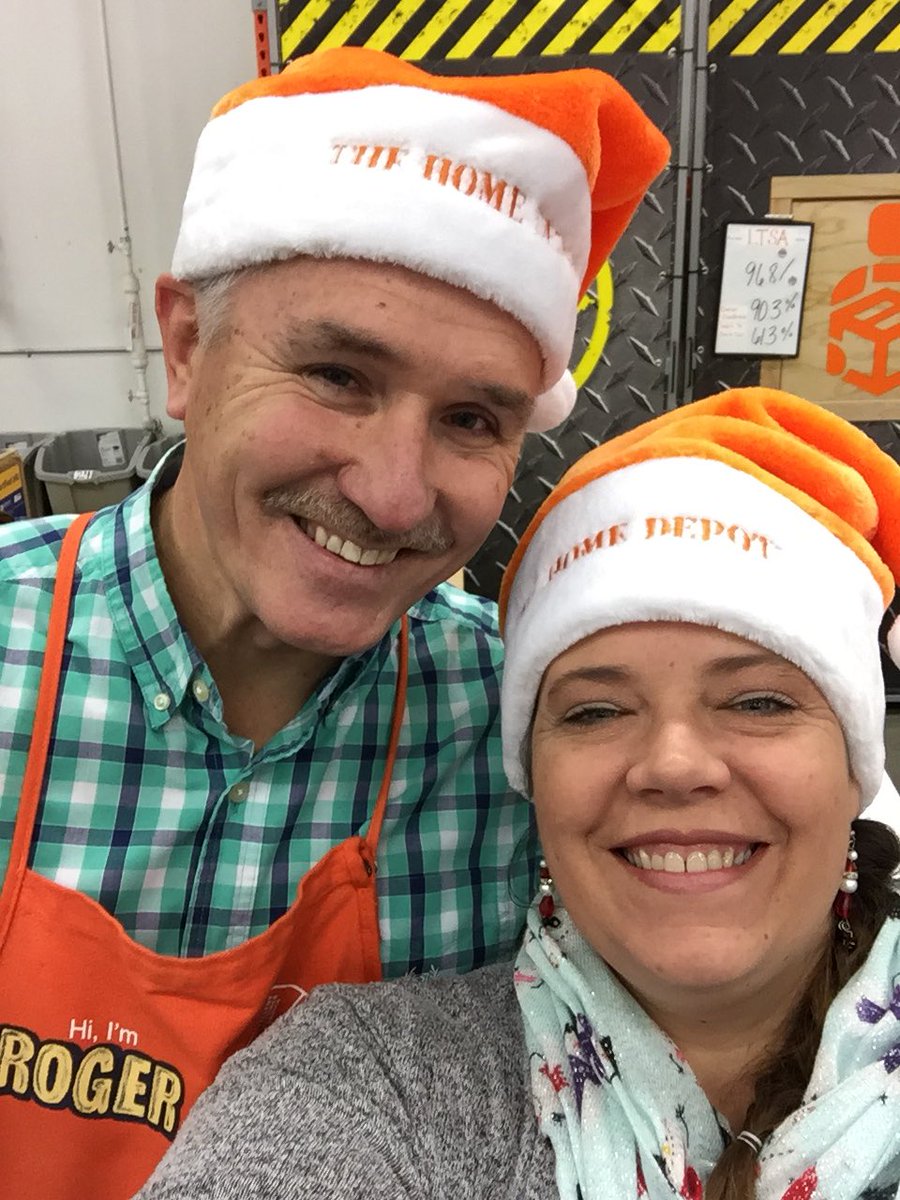 hmf9178's tweet photo. Black Friday Fun! @HomeDepot2739 @Bolton_Tara @amytlawrence1 #MWNOV2017 https://t.co/2z92nKsQZU