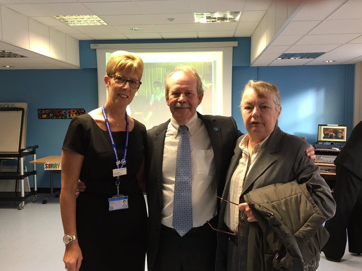 nursejah's tweet photo. Time to say goodbye to a man who has played a key role in my development! Good memories of time spent working with a true inspirational role model @nursehmatthews @AnnaBlackburn18 @klmno @JamesPagetNHS https://t.co/fFmTpUoiqz