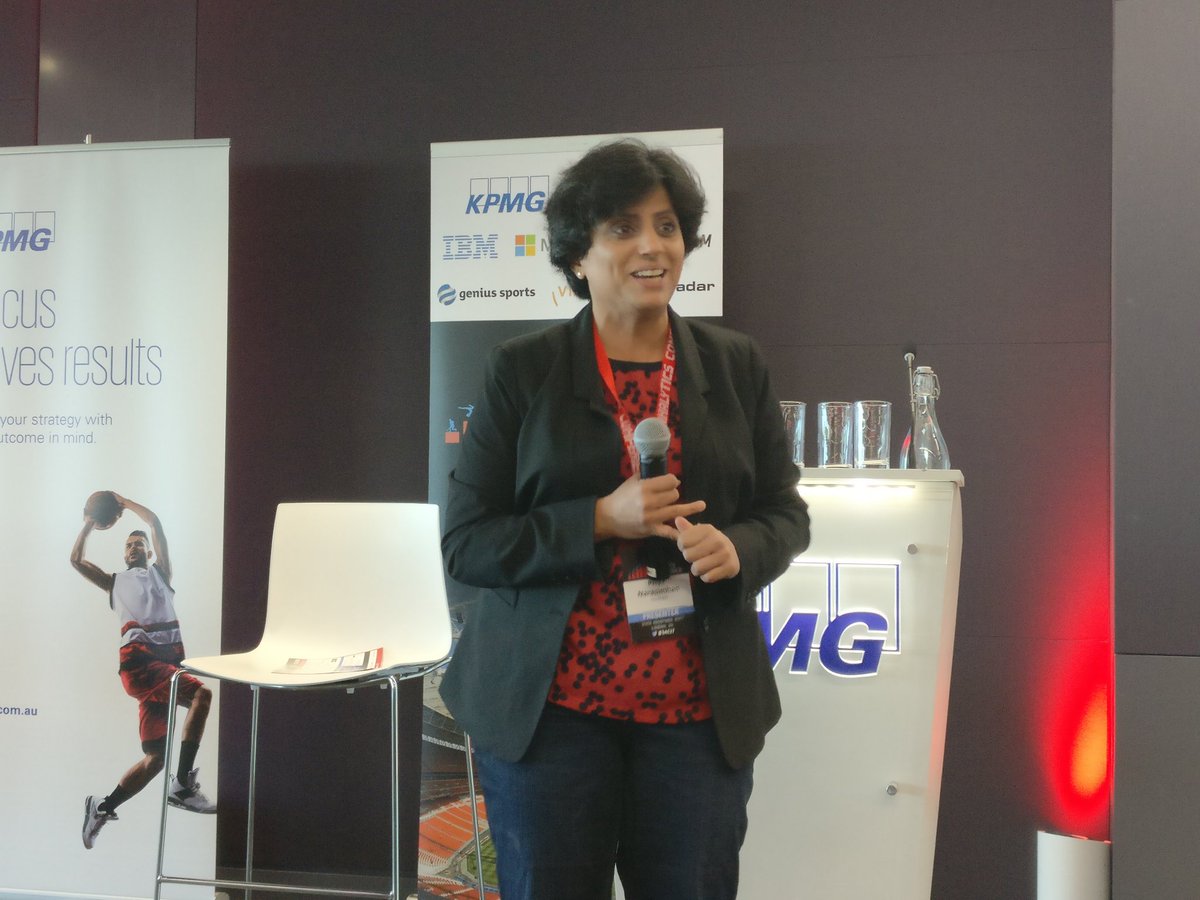 Incredible and fascinating presentation from the wonderful <a href="/YinzcamPriya/">Prof. Priya Narasimhan</a> CEO &amp; Founder of <a href="/yinzcam/">YinzCam® Inc.</a> on the fan engagement they provide in sports teams apps. #CandyJars #SAC17 @Sporting_Data