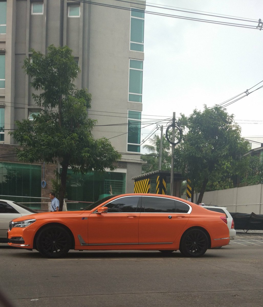 mome_sitt's tweet photo. #ColoursOfLove 
#BMW https://t.co/Ls4sM4dxlt