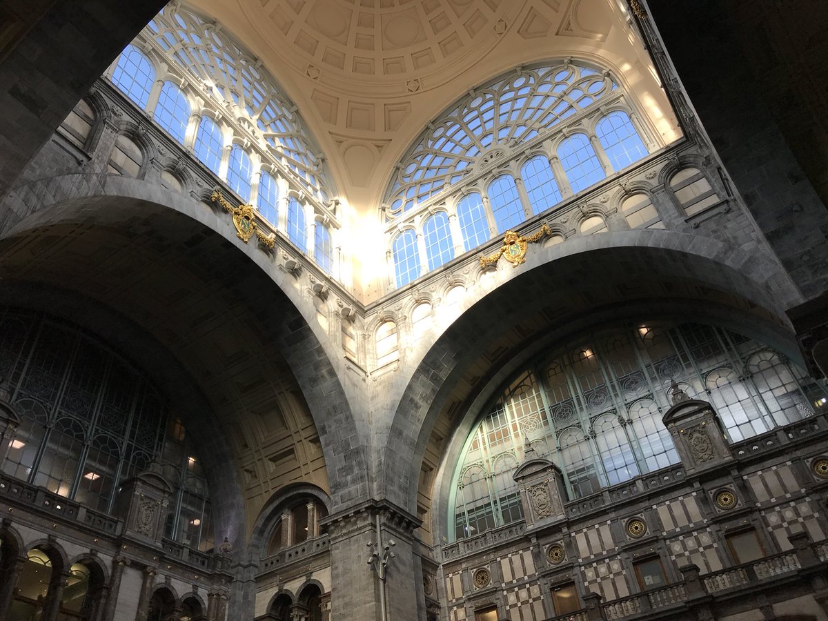 retailfuturist's tweet photo. Antwerp’s railway station is incredible to the point of overwhelming #Antwerpen #RDN17 https://t.co/H8kWFi37N2