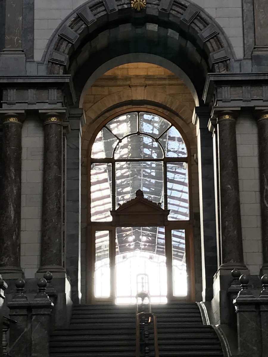 retailfuturist's tweet photo. Antwerp’s railway station is incredible to the point of overwhelming #Antwerpen #RDN17 https://t.co/H8kWFi37N2