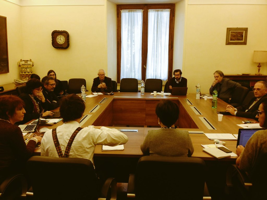 MIsocialTW's tweet photo. Strumenti digitali personali in classe? Partito il lavoro del gruppo di esperti. Entro gennaio le proposte https://t.co/1yZpALJC5q https://t.co/JRBrTGispC