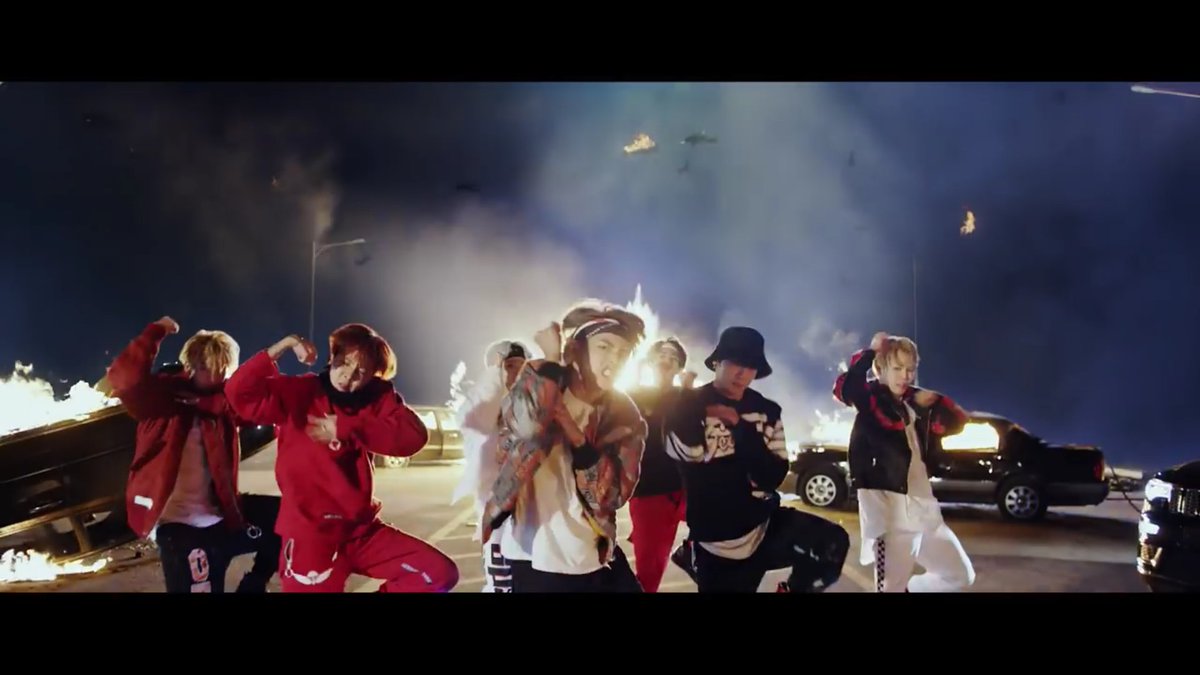 jintrish_'s tweet image. so lif af #MicDropRemix