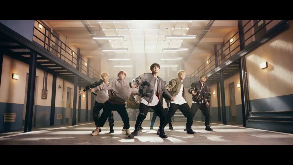 jintrish_'s tweet image. so lif af #MicDropRemix