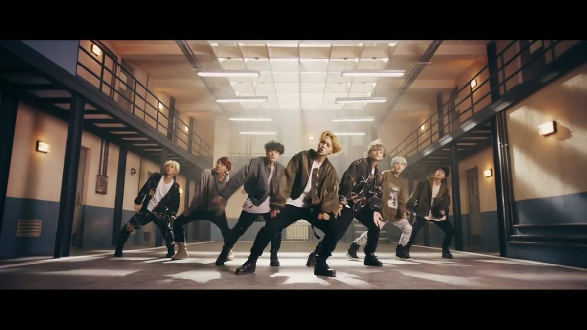 jintrish_'s tweet image. so lif af #MicDropRemix