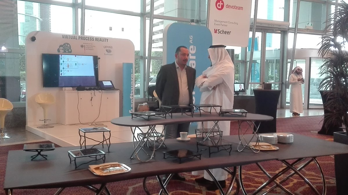 GabrieleStrobel's tweet photo. Forschungsprojekt #ELISE auf der Innovation Tour der Software AG in Riad: Process Walkthrough in der Virtuellen Realität. #ITRiyadh2017 https://t.co/mccZIVDhNX