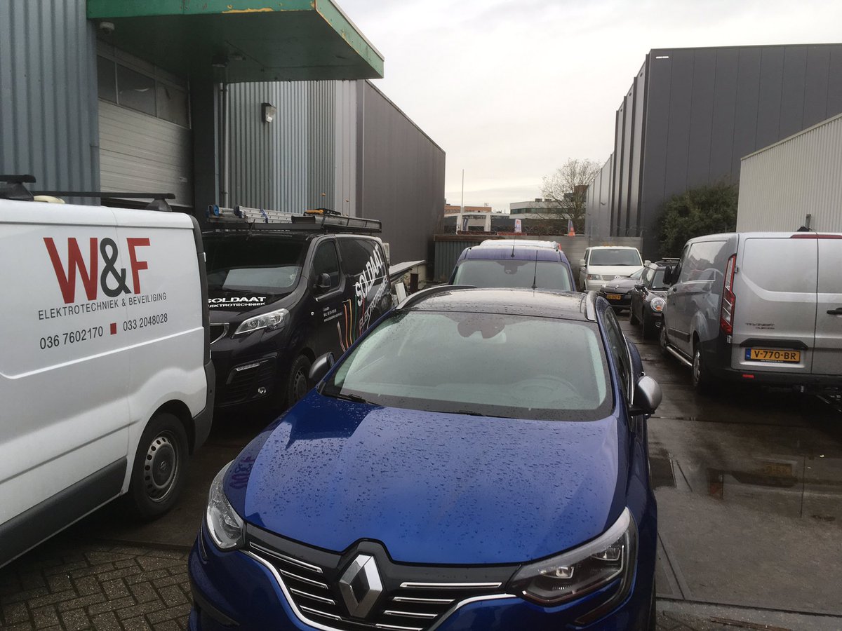 frankpelt's tweet photo. SC-collega's met klanten naar @Gira in Radevormwald samen klanten en collega's van @TU_Arnhem en @TU_ede. #volleparkeerplaats #cluster22 https://t.co/3Sxo9VELGI
