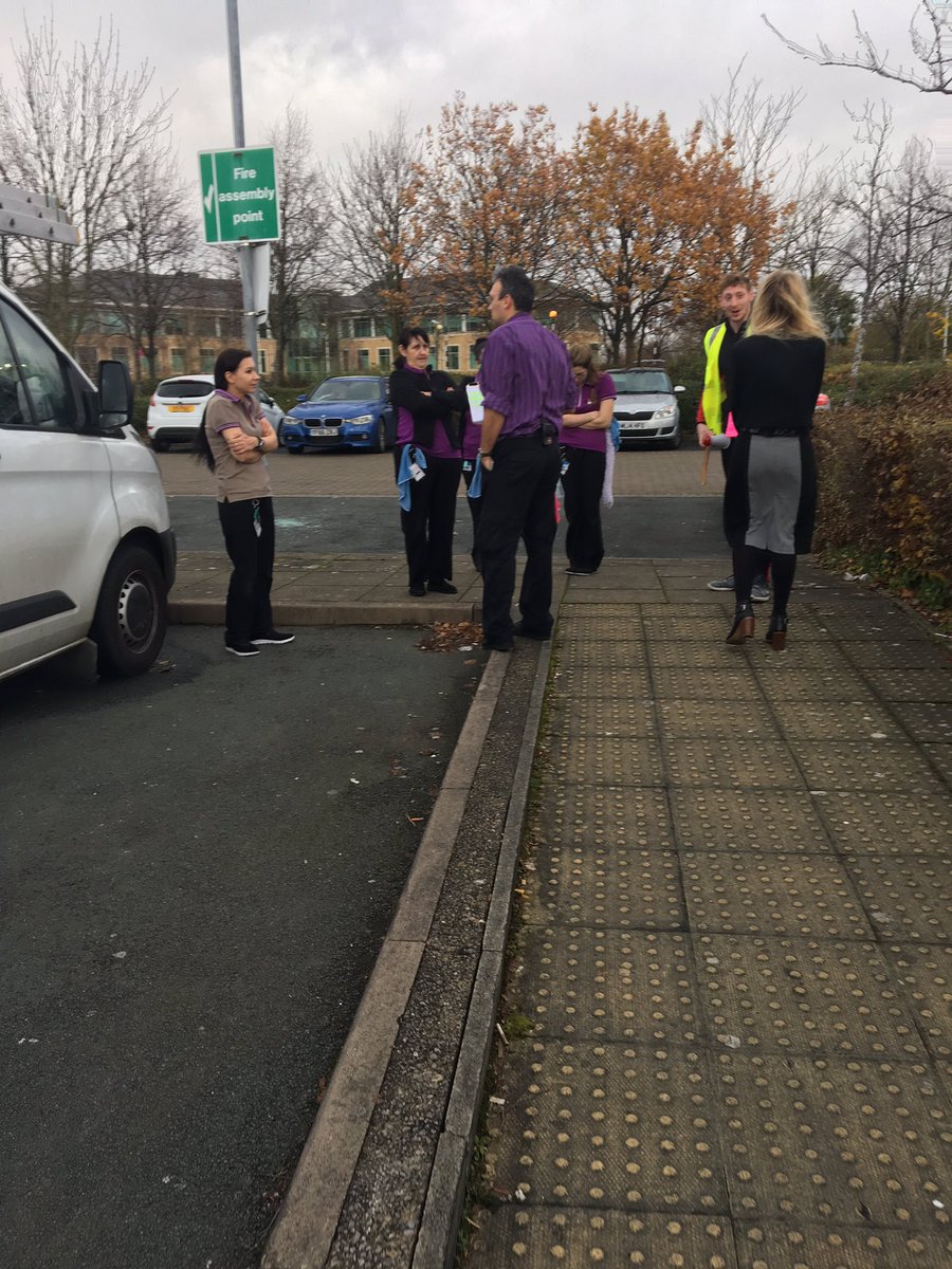 Team Cheadle carrying out their full fire evac yesterday <a href="/airs_pi/">RAirsPI</a> <a href="/RikkiQuinlan/">RQPI</a> #starsatnight 🌟💫🌟