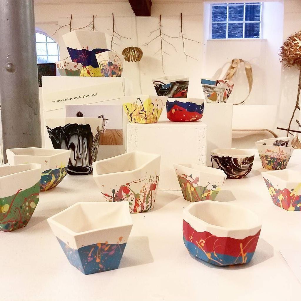 BeatrixMaker's tweet image. Set up this colourful collection of @sophiejarram porcelain planters @farfield.mill in Sedbergh. These are slipcast with coloured porcelain, really nice! 
#gifts #sedbergh #christmasmarket #ceramics