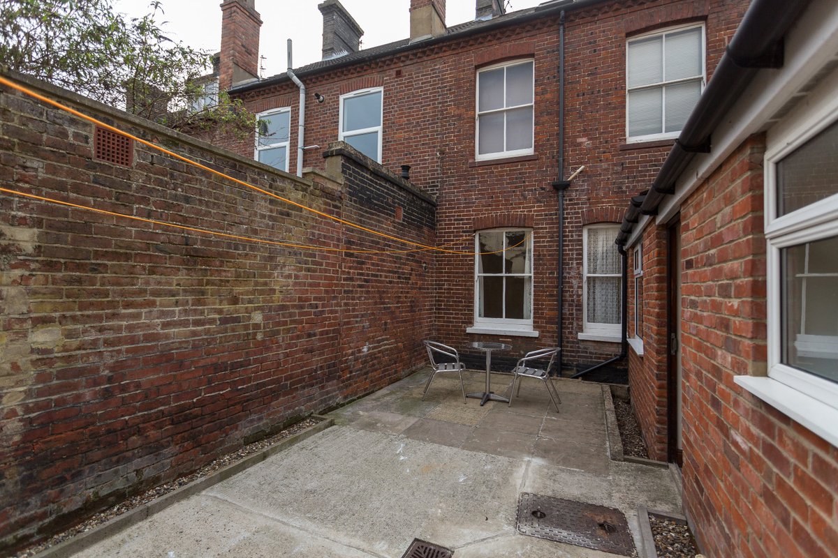 IMYourGroup's tweet photo. *PRICE CHANGE!* Now taking offers in excess of £120,00!

Close to city centre, ground floor flat, original features, central heated! 

NR1! Courtyard! Picture-rails! Potential! Call us today on 01603 457775!!!!!!!! https://t.co/W4OfwcLYSr