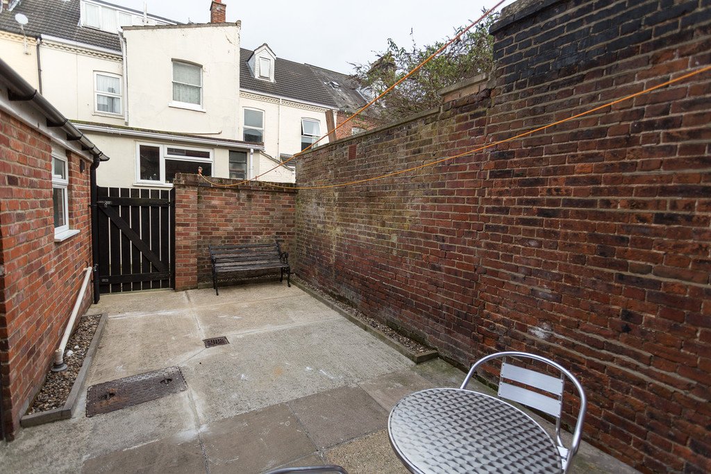 IMYourGroup's tweet photo. *PRICE CHANGE!* Now taking offers in excess of £120,00!

Close to city centre, ground floor flat, original features, central heated! 

NR1! Courtyard! Picture-rails! Potential! Call us today on 01603 457775!!!!!!!! https://t.co/W4OfwcLYSr