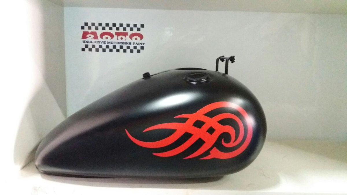 CHOLLOMOTO's tweet photo. Pintura y rotulacion de motos. https://t.co/7kSlyihhYT