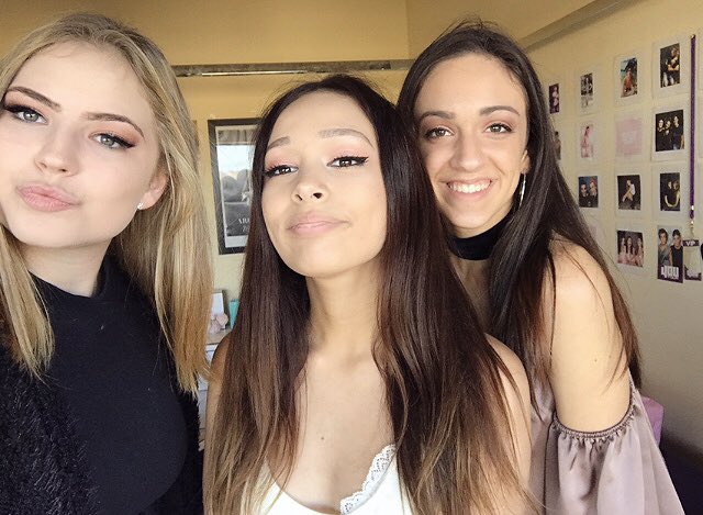 _courtneyheath_'s tweet image. happy 1 year anniversary to meeting @EthanDolan and @GraysonDolan and meeting the people I now call best friends 💜💜💜💜💜 #4ou #4ouperth #dolantwins 

@beandoIan @dankdoIan 
@tayduckworth1