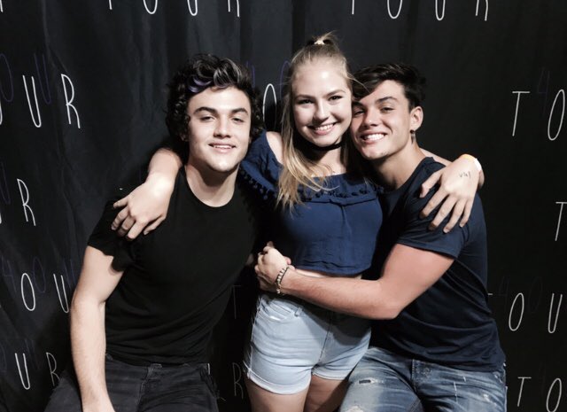 _courtneyheath_'s tweet image. happy 1 year anniversary to meeting @EthanDolan and @GraysonDolan and meeting the people I now call best friends 💜💜💜💜💜 #4ou #4ouperth #dolantwins 

@beandoIan @dankdoIan 
@tayduckworth1