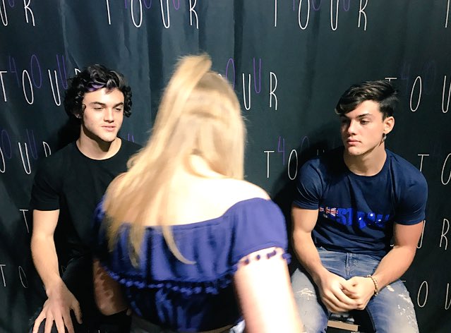 _courtneyheath_'s tweet image. happy 1 year anniversary to meeting @EthanDolan and @GraysonDolan and meeting the people I now call best friends 💜💜💜💜💜 #4ou #4ouperth #dolantwins 

@beandoIan @dankdoIan 
@tayduckworth1