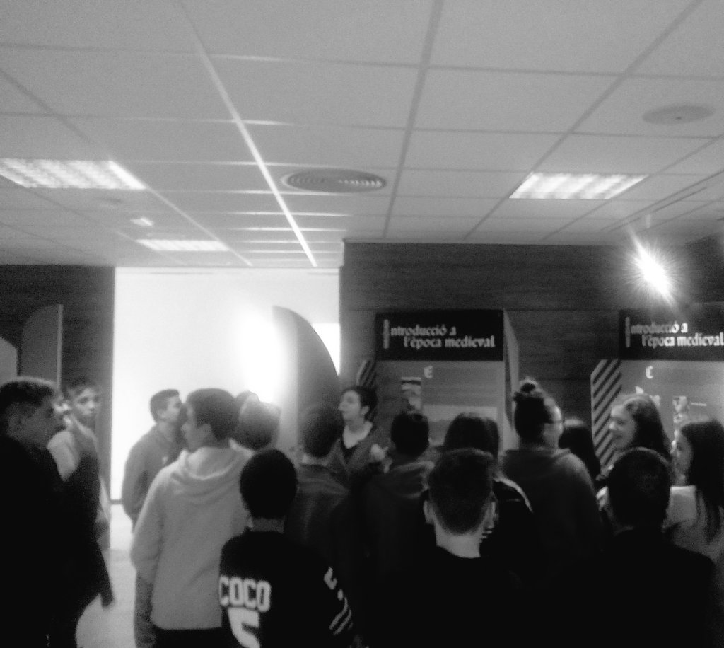 Museu_Esquerda's tweet photo. Avui ens han visitat els alumnes de 2n C i D de l'institut Miquel Martí i Pol. Els ha agradat molt la visita #museuslocals #lesquerda @RodadeTer https://t.co/jGW8ivuyiE