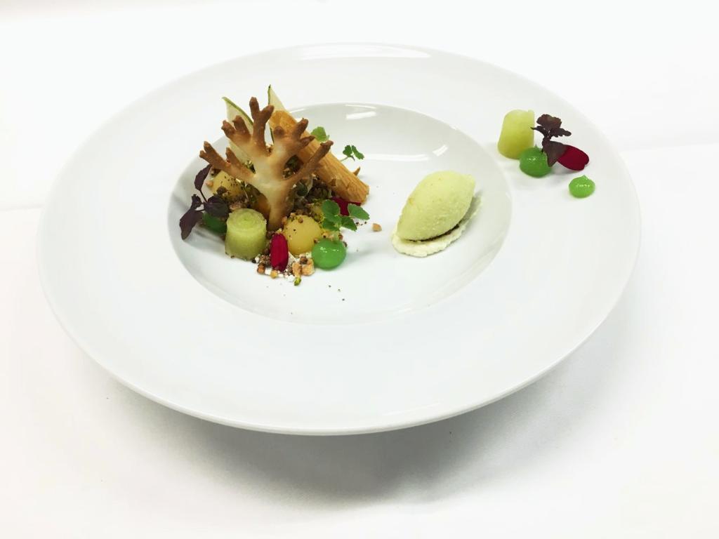 FuerstenhofLEJ's tweet photo. #NeuesausderKüche von Chef de #Pâtissier Matthias Carben: #Apfelbaum #Buchweizen | #Limette | #Avocado | #Portwein #fuerstenhofleipzig #restaurantvillers #spgcravings https://t.co/h2yszPWsWW