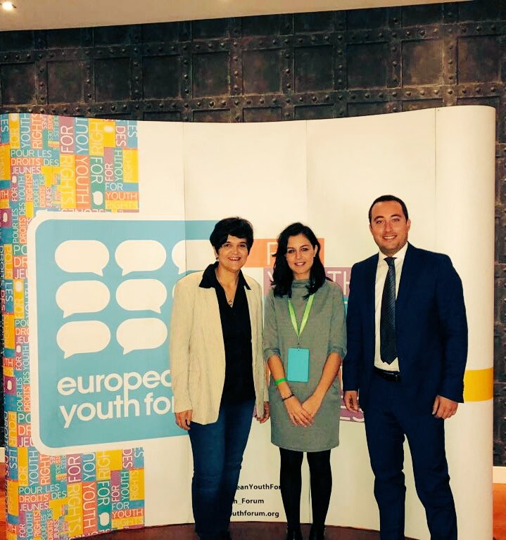 Now our delegation of #CatchEyoU project together with <a href="/MariaC_Pisani/">Maria Cristina Pisani</a> president of @ForumNGiovani at #COMEM <a href="/Youth_Forum/">European Youth Forum</a> #ForYouthRights