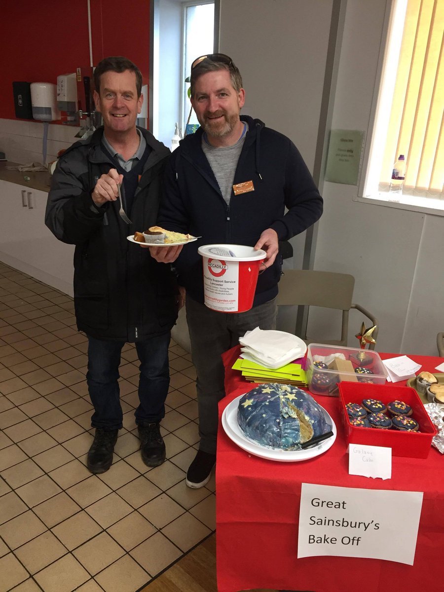 Piccadilly Lancaster tweet media