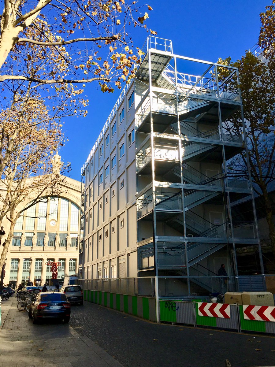 FlageulMickael's tweet photo. #basevie #Algeco de 40 #modules et 10 #escaliers face à la #garedunord , #terminusnord , #paris , pour 112 #compagnons dans notre gamme #stableaufeu #Advancefeu !!! https://t.co/sPxanS3Qs0