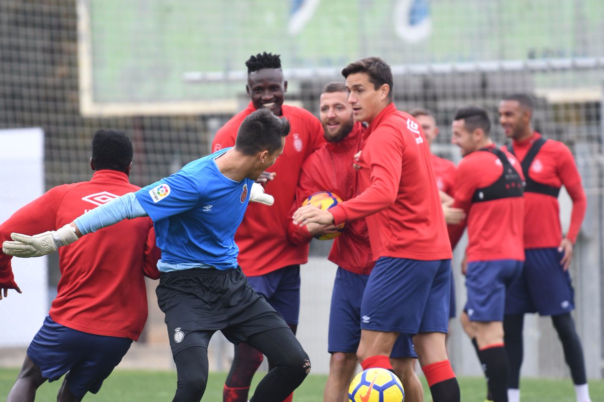 GironaFC's tweet photo. 🏟️ Montilivi. Últim entrenament abans del partit de dissabte.
Avui l'equip dinarà a l'estadi i la tarda viatjarà a Sevilla.
#RealBetisGirona https://t.co/yaj0TcVrMx