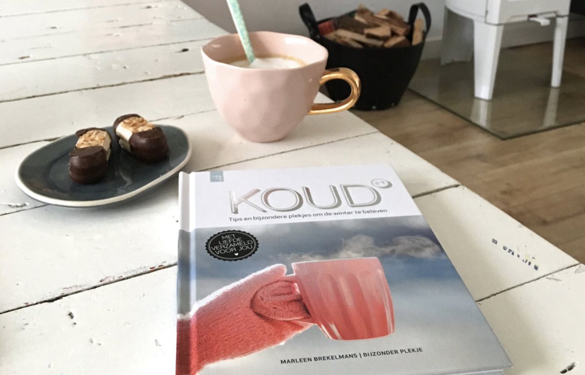 Essencionl's tweet photo. Nú live in het radioprogramma Omroep Gelderland: @Bijzonderplekje Marleen over onze nieuwste uitgave: 'KOUD,  Tips en bijzondere plekjes om de winter te beleven'. Een perfect cadeau voor in de zak van Sint!
https://t.co/nQEOxI00fL https://t.co/Xndrqdm7p5