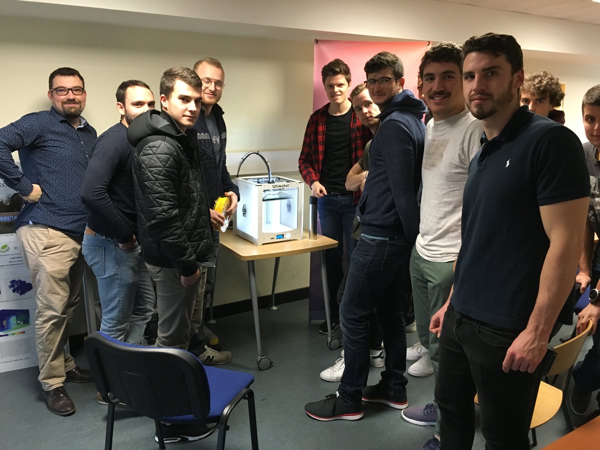 aurelienferry's tweet photo. Et si nous utilisions une caméra thermique pour évaluer les déperditions et températures d'une imprimante 3D ! Avec les ingénieurs en énergétique 3ème année option éco-construction #CrealabCnam https://t.co/PrX8eDzLbx