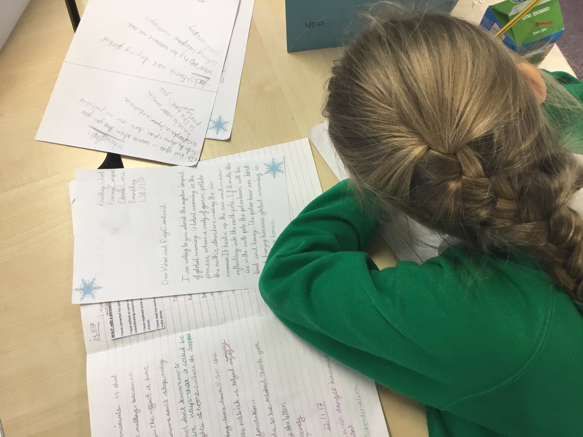 Y3Roundhay's tweet photo. Beautiful learning environment when writing our persuasive letters this morning in Maple Class 🍁 #cursivehandwriting #highexpectations #strivingforexcellence https://t.co/rYyhev5BNI
