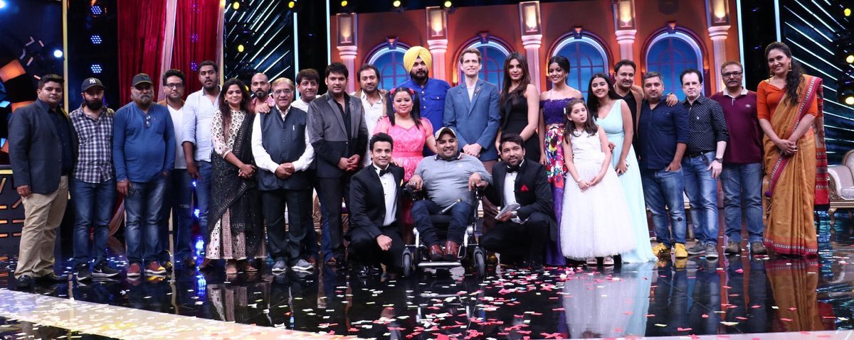 KapilSharmaFan8's tweet photo. Team Firangi on the sets of #OyeFirangi on @SonyTV at 9 pm😉 https://t.co/WAMHfvLnYu