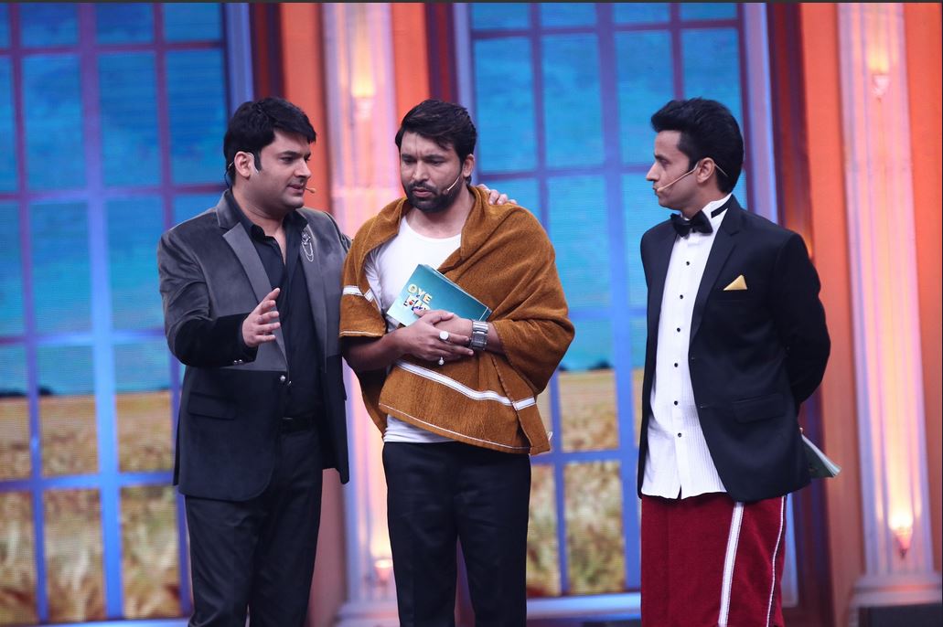 KapilSharmaFan8's tweet photo. The amazing trio of @KapilSharmaK9 @haanjichandan @rajivthakur007 is back tomorrow on @SonyTV at 9 pm #FirangiOnDec1 https://t.co/ir5N1ubsw6