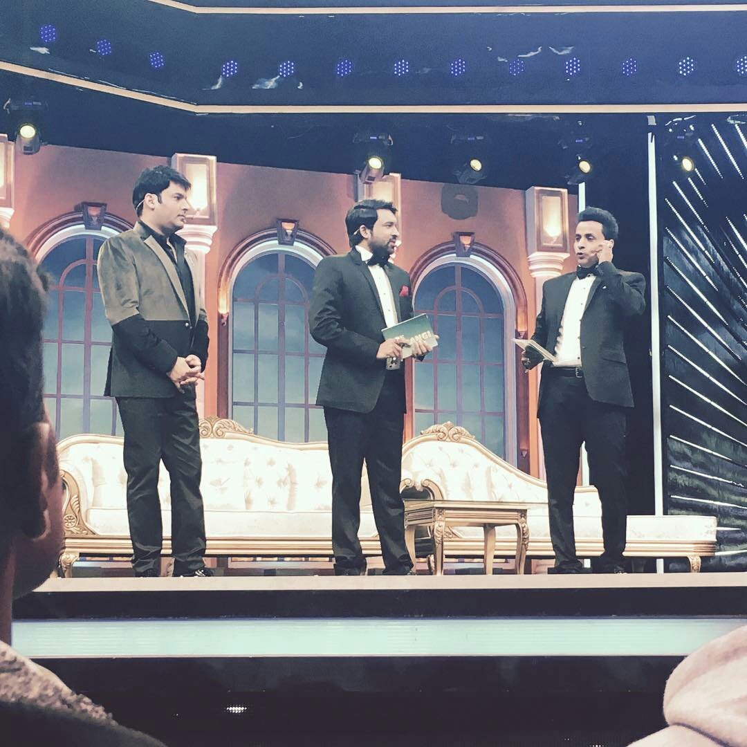 KapilSharmaFan8's tweet photo. The amazing trio of @KapilSharmaK9 @haanjichandan @rajivthakur007 is back tomorrow on @SonyTV at 9 pm #FirangiOnDec1 https://t.co/ir5N1ubsw6