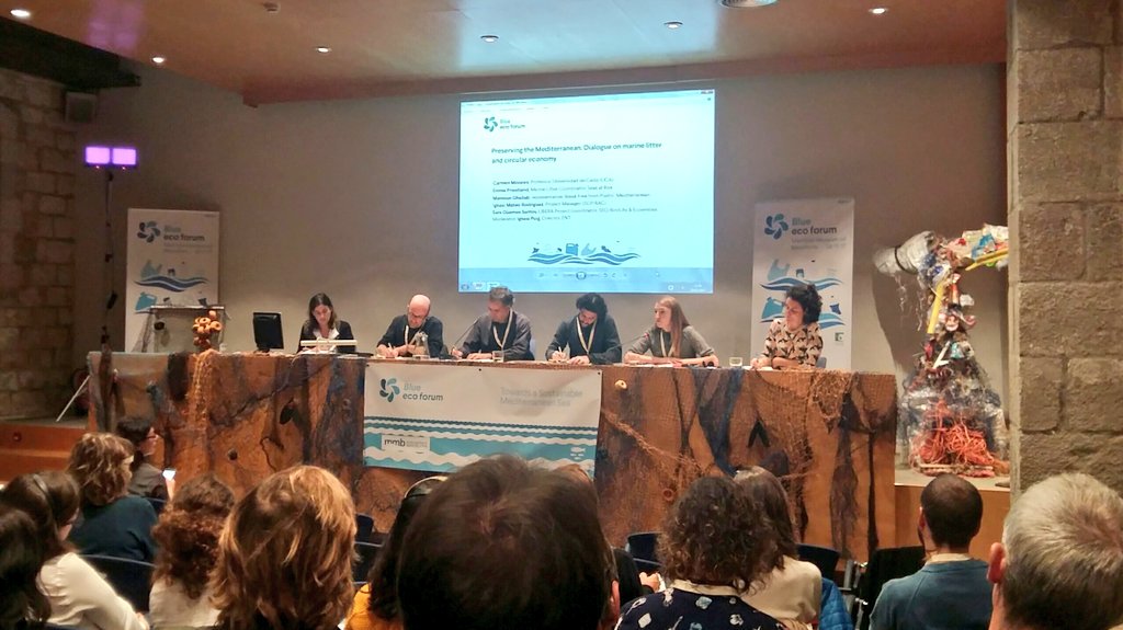 GocciaVerde's tweet photo. Generamos 481 kg/año de residuos por persona en Europa. ¿Necesitamos tanto? La concienciación no es suficiente, hay que cambiar nuestros hábitos de consumo #BEF17 @global_ecoforum https://t.co/SqFAGoEC3S