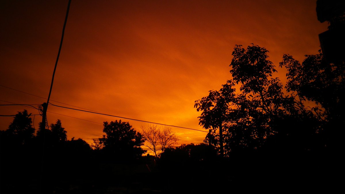 thierryiverson's tweet photo. My view right now in Kingston, Jamaica! What a BEAUTIFUL SUNRISE & what an ARC on that RAINBOW! πππβ€π
π #Sunrise #Rainbow #HisCovenant #BeautifulSky https://t.co/B1Z9mjeGnV