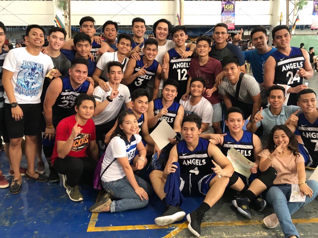 MartinLacorda's tweet photo. AA BASKETBALL TEAM! CHAMPION!! ππ₯#SPCIntramurals2017 https://t.co/HR6jakpBGB