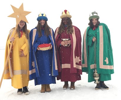 yourMHA's tweet photo. If you're near #Beeston, Nottm on Fri 1 Dec, pop along to Queenswood Care Home's #Christmas fair and open day from 11am to 4pm. Entrance is free but money raised will be spent on garden furniture for the Cliffgrove Avenue Home as part of #GoodDeedcember: https://t.co/asxKSKZaIr https://t.co/YTjSV1zKH9