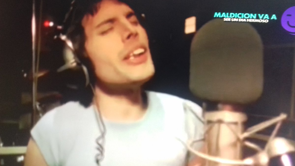 nachoechauri76's tweet photo. Está mañana @Vorterix con más de 3 horas de nuestra reina inmortal Freddie #vorterixqueen https://t.co/VK1vYOHwwB